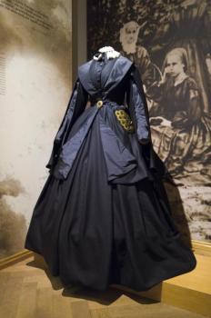 Autor: Grzegorz Kumorowicz, Muzeum Warmii i Mazur, Suknia żałoby narodowej